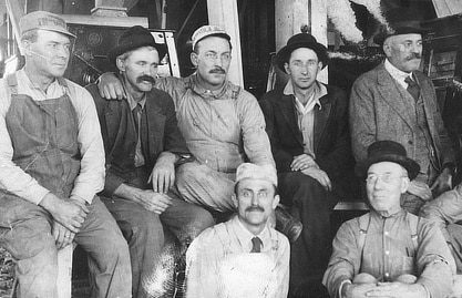 Flour mill employees, 1915
